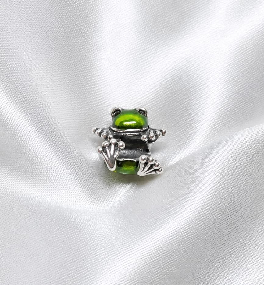 Zöld béka charm