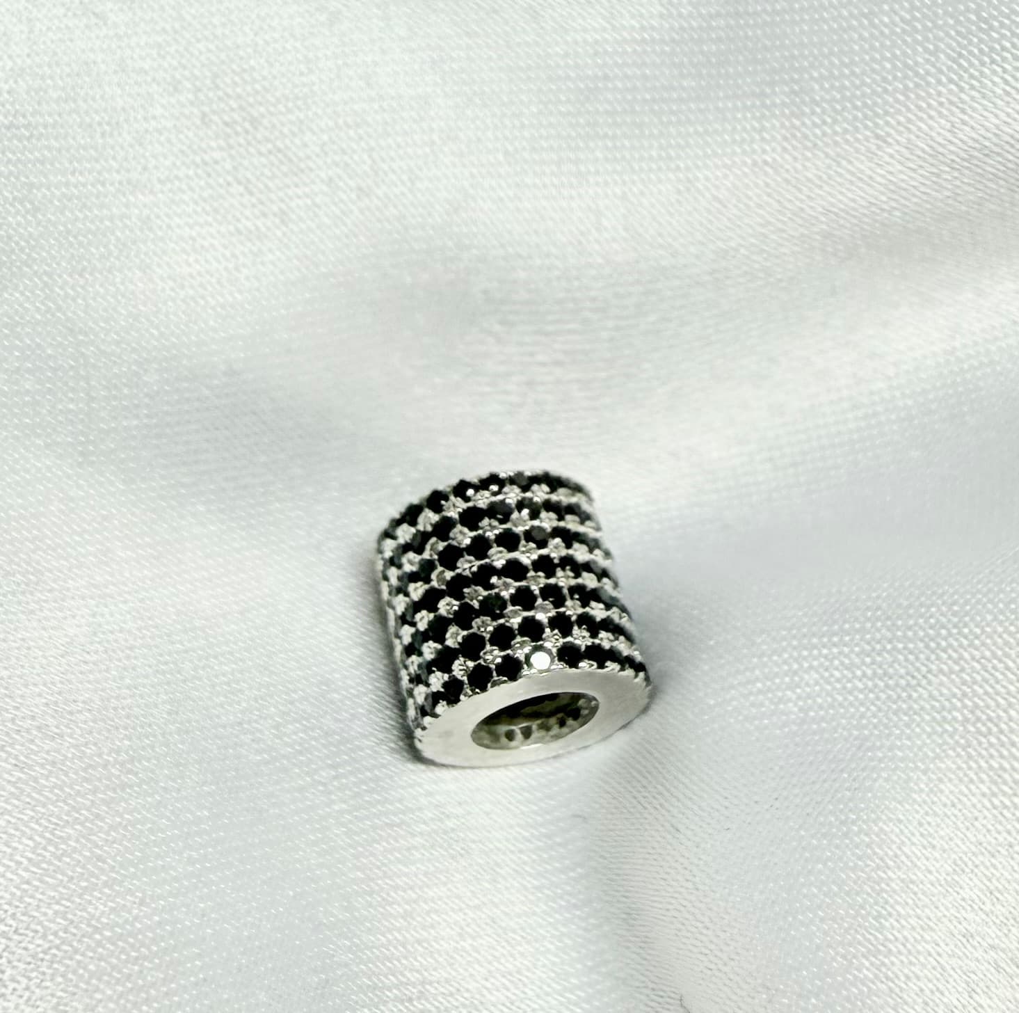 Fekete köves charm